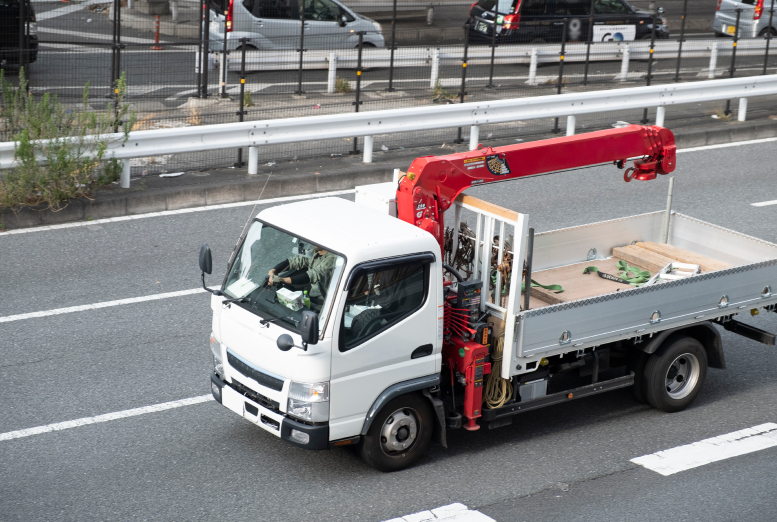 ユニック車（クレーン付き車輌）